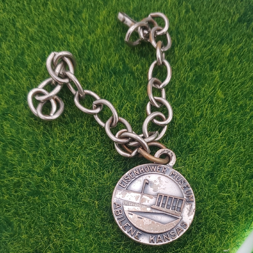 Eisenhower Museum Souvenir Collectible Bracelet B3303
